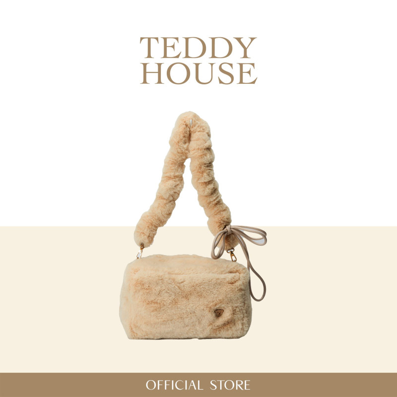 Boxxie Bag: Teddy Square Fluffy Bag, adjustable shoulder strap, ready to travel anywhere in style.