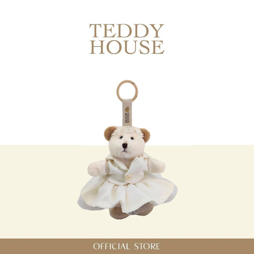 Wedding Collection : Gigi Keychain & Cream Dress Suit